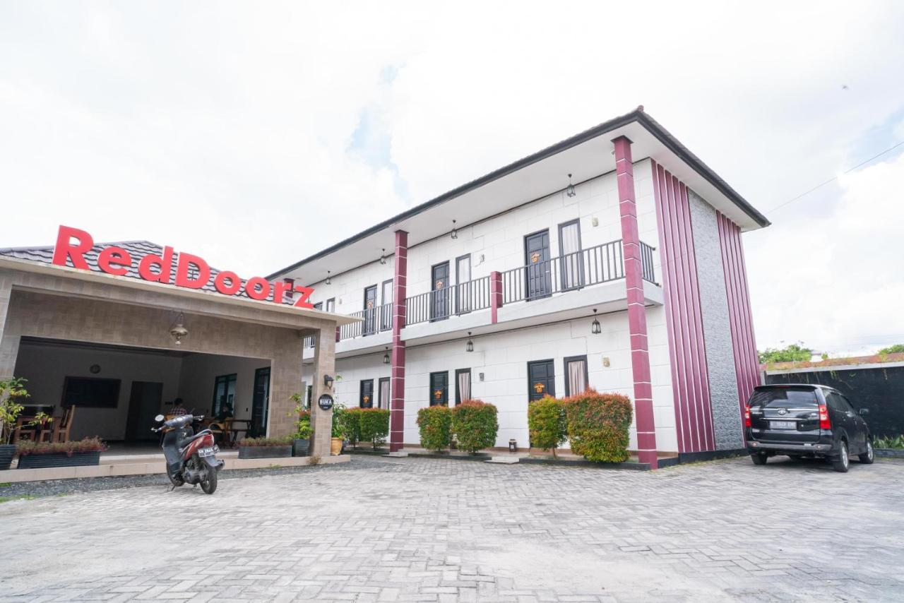 Reddoorz @ Wisma Pangrango Palangkaraya Extérieur photo