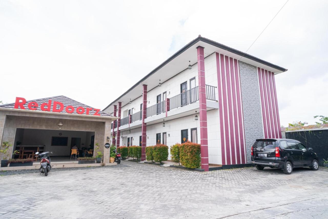 Reddoorz @ Wisma Pangrango Palangkaraya Extérieur photo