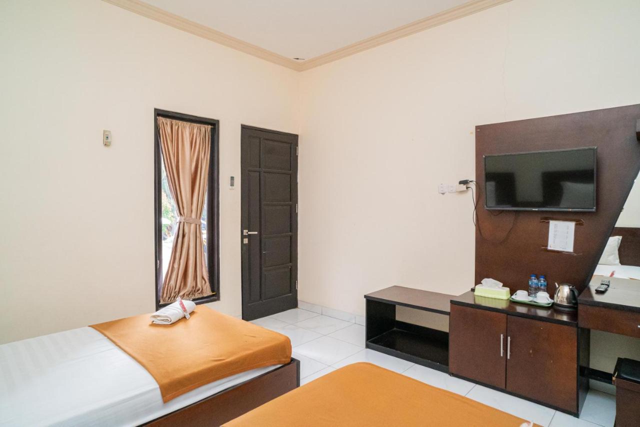 Reddoorz @ Wisma Pangrango Palangkaraya Extérieur photo
