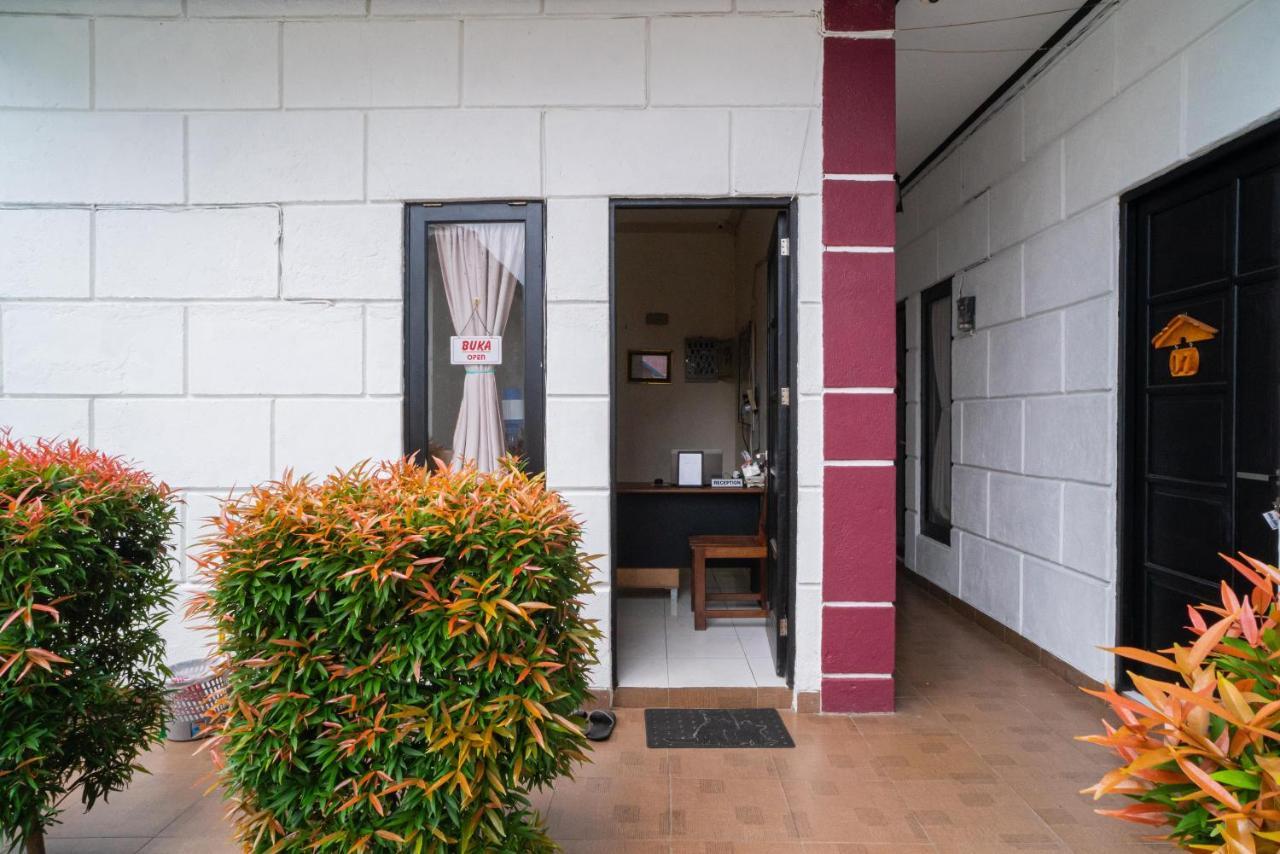 Reddoorz @ Wisma Pangrango Palangkaraya Extérieur photo