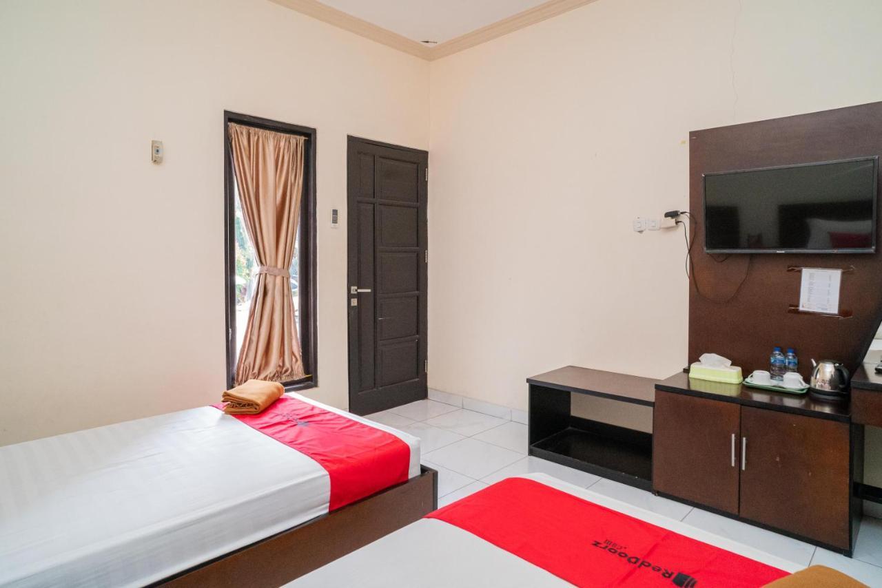 Reddoorz @ Wisma Pangrango Palangkaraya Extérieur photo